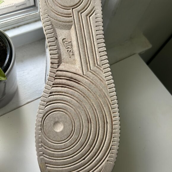 Nike Air Force 1 - Low - Triple White - Picture 11 of 11